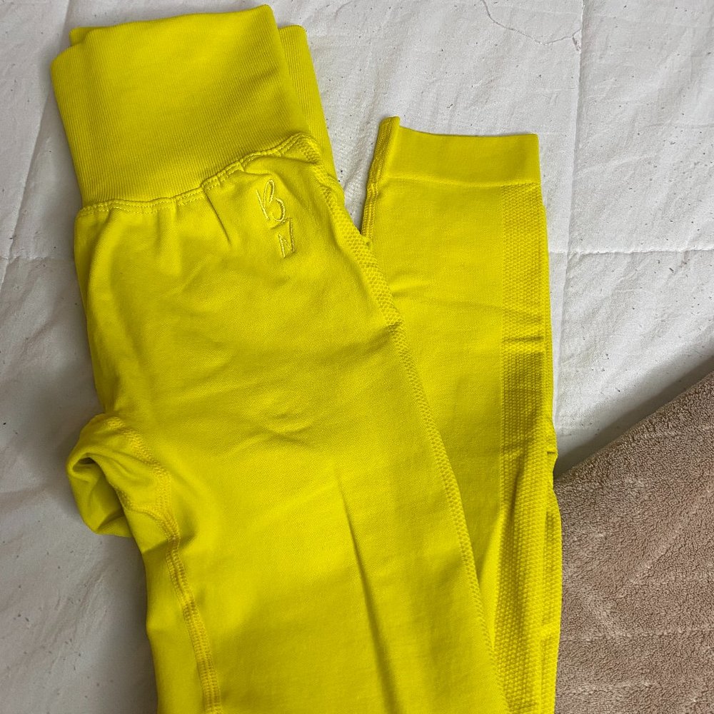 Body By Neeks Scrunch Butt Leggings